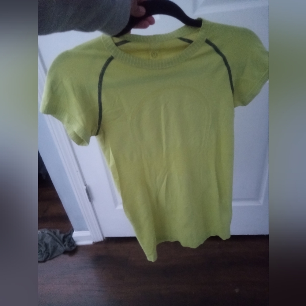 Lululemon Lime Green Swiftly Tech Short Sleeve Size 6